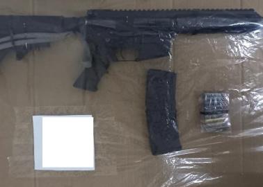 Decomisan estatales un arma larga