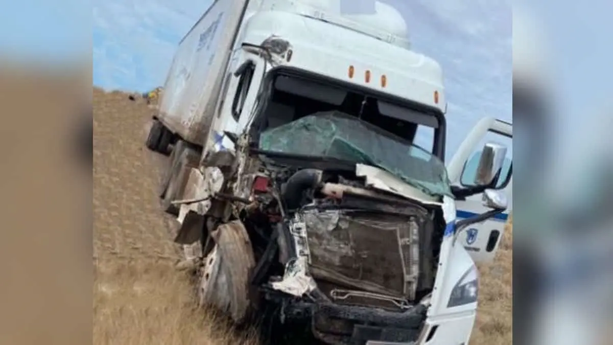 Choca tráiler en la Internacional