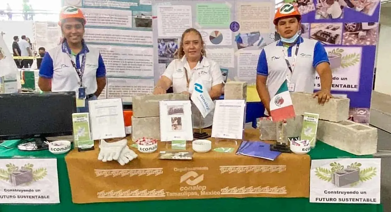Hija de albañil crea block ecológico, ligero y prueba de balas
