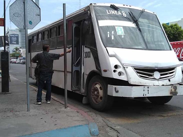Están sin trabajo choferes urbanos Están sin trabajo choferes urbanos