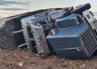 Vuelca tráiler en Libramiento