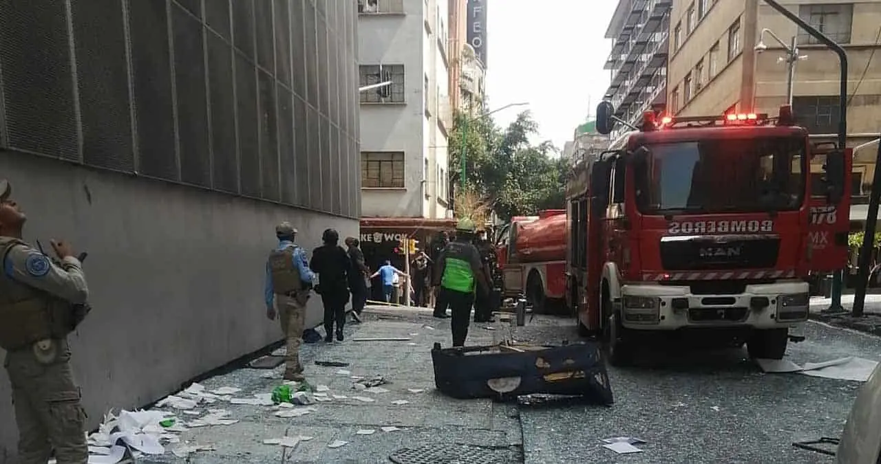 Explota edificio del Centro Histórico en CDMX