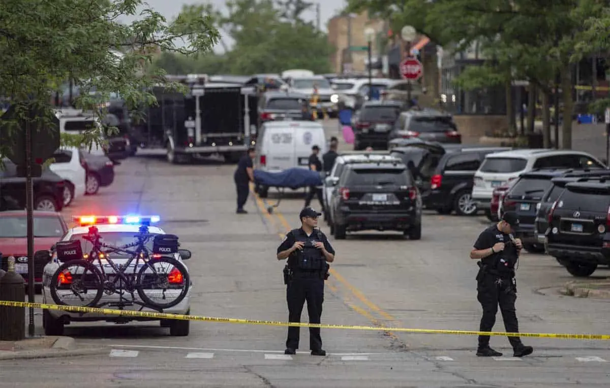 Detienen al sospechoso del tiroteo en desfile de Chicago