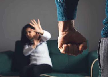 Detenidos por violentos con sus familias
