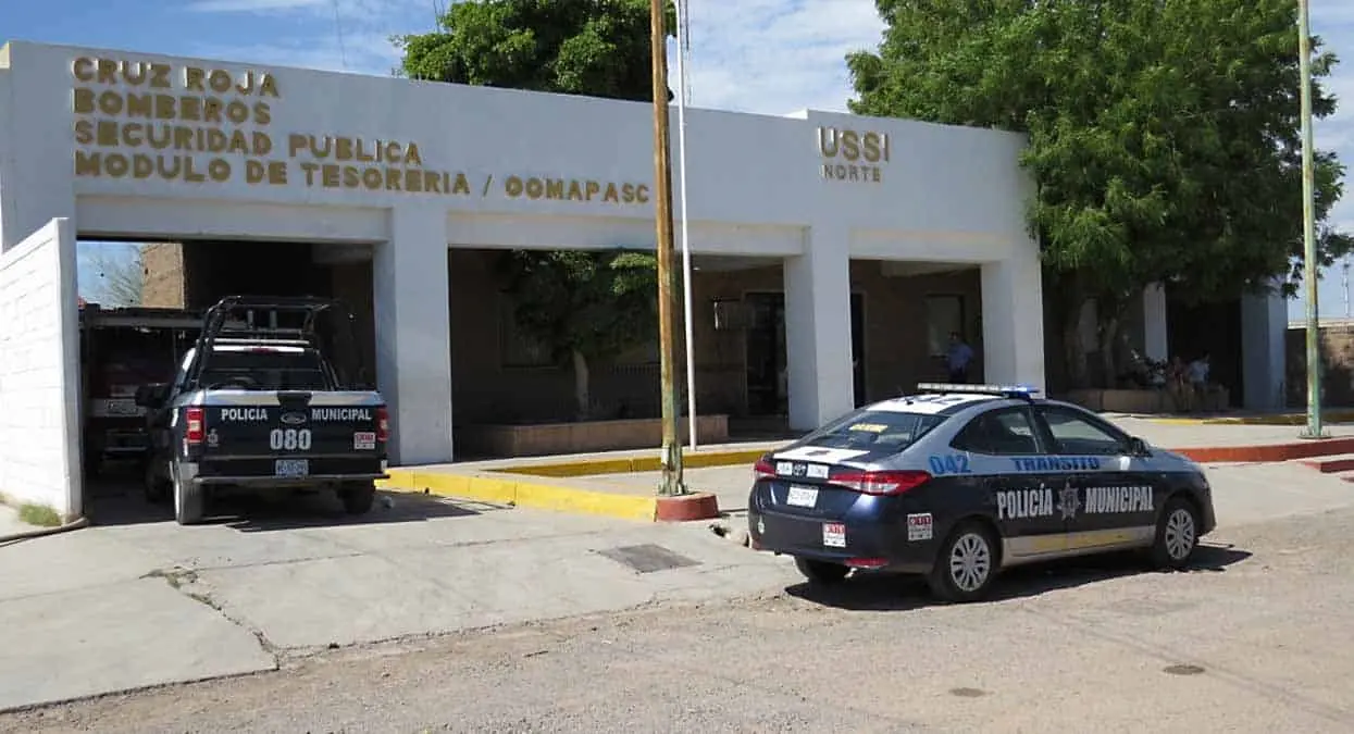 Detienen a agresivo sujeto con su mamá