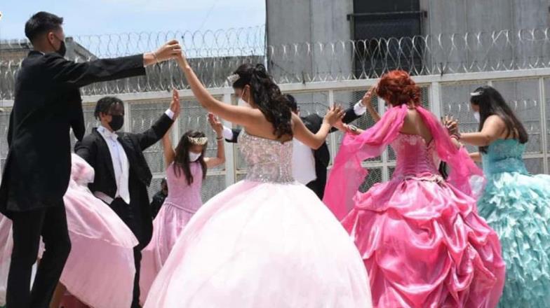 Hijas de reclusas festejan sus XV años en la prisión