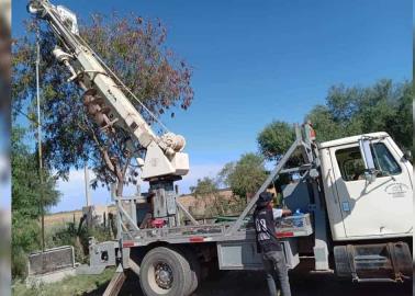 Arreglan pozo en Las Mamias