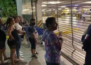 Van al concierto de Gloria Trevi y Walmart les encierra sus autos