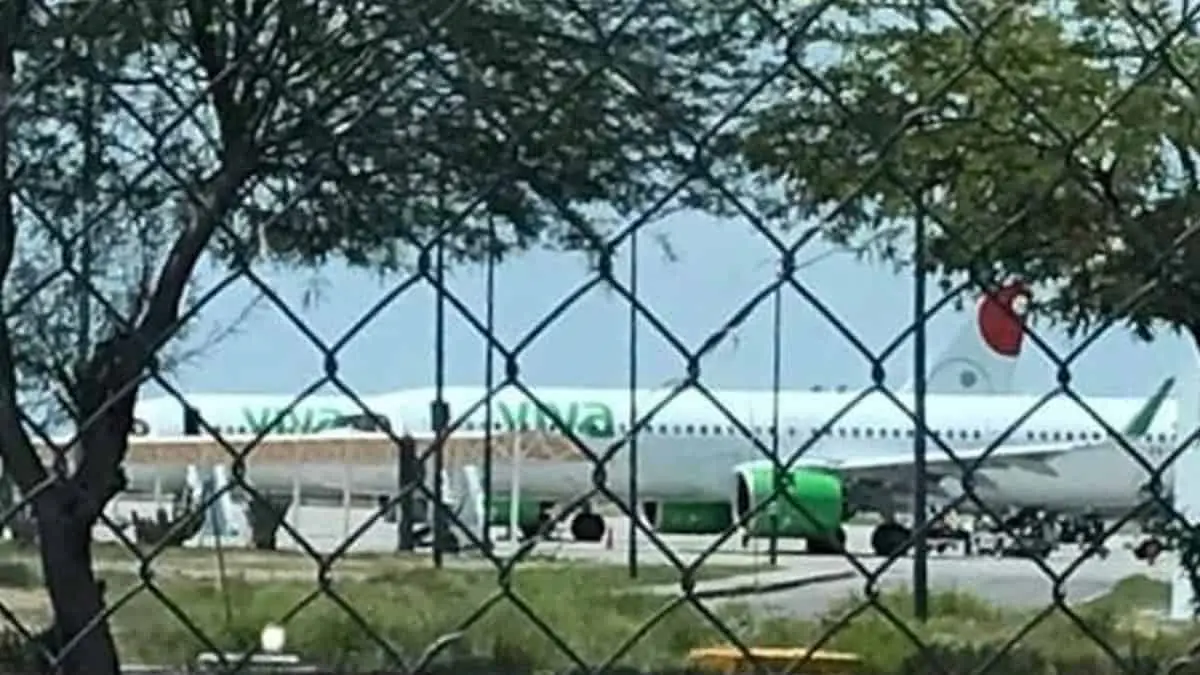 Avión aterriza de emergencia en Hermosillo tras intento suicida