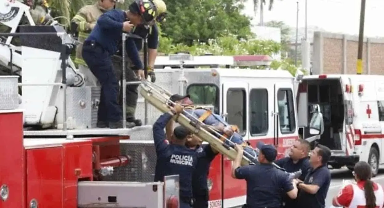 Calor golpea a trabajador y se desmaya