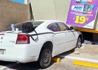 Mujer se estampa en su carro contra un minisúper