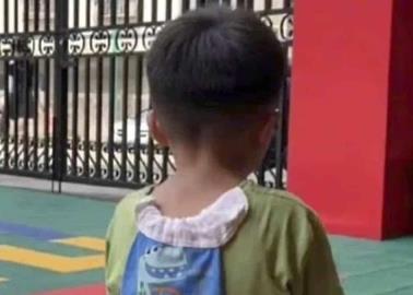 Descubre que no es su hijo y lo abandona en la escuela