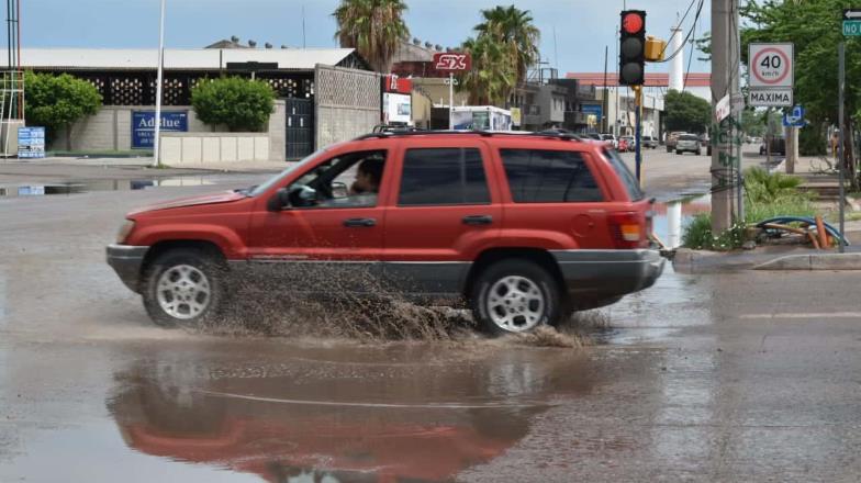 Encharcamientos y profundidad de baches causan las lluvias