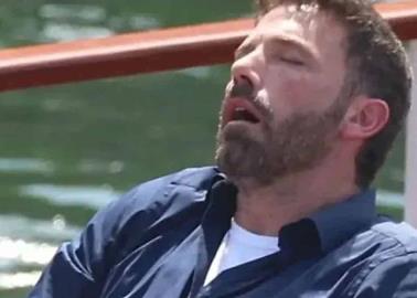 Captan a Ben Affleck agotado durante viaje de luna de miel