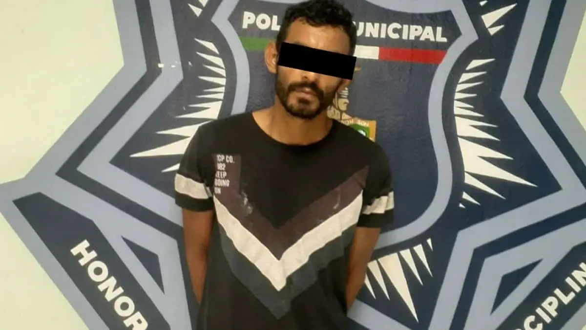 Agarran a asaltante armado