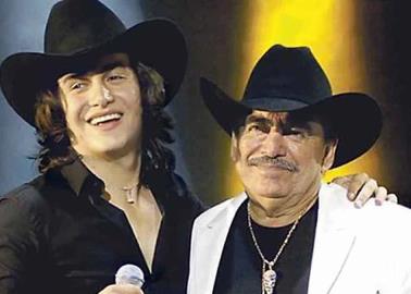 No le gustó la estatua de su papá Joan Sebastian y la rechaza