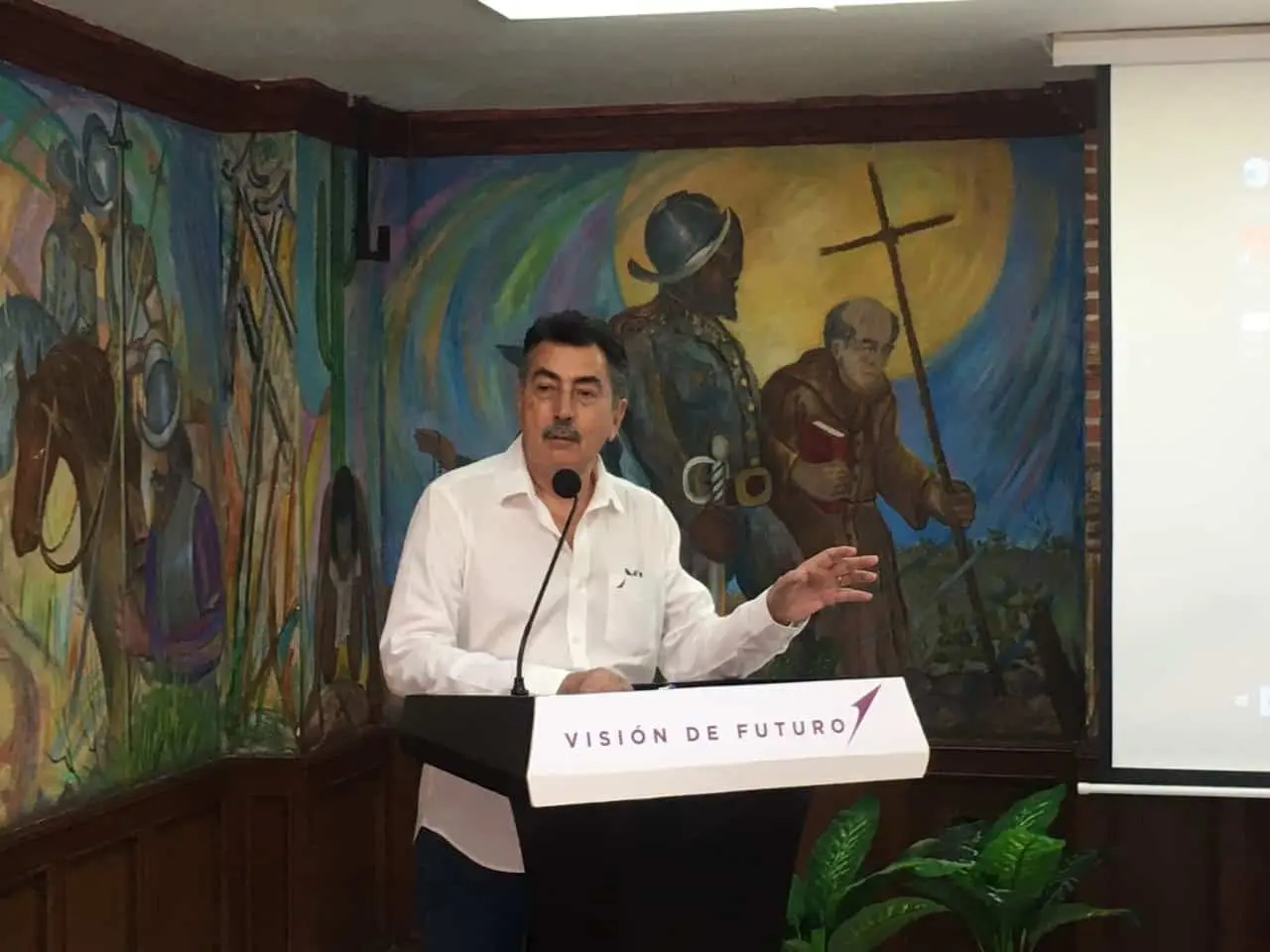 Niega Lamarque participación oficial en proceso de Morena
