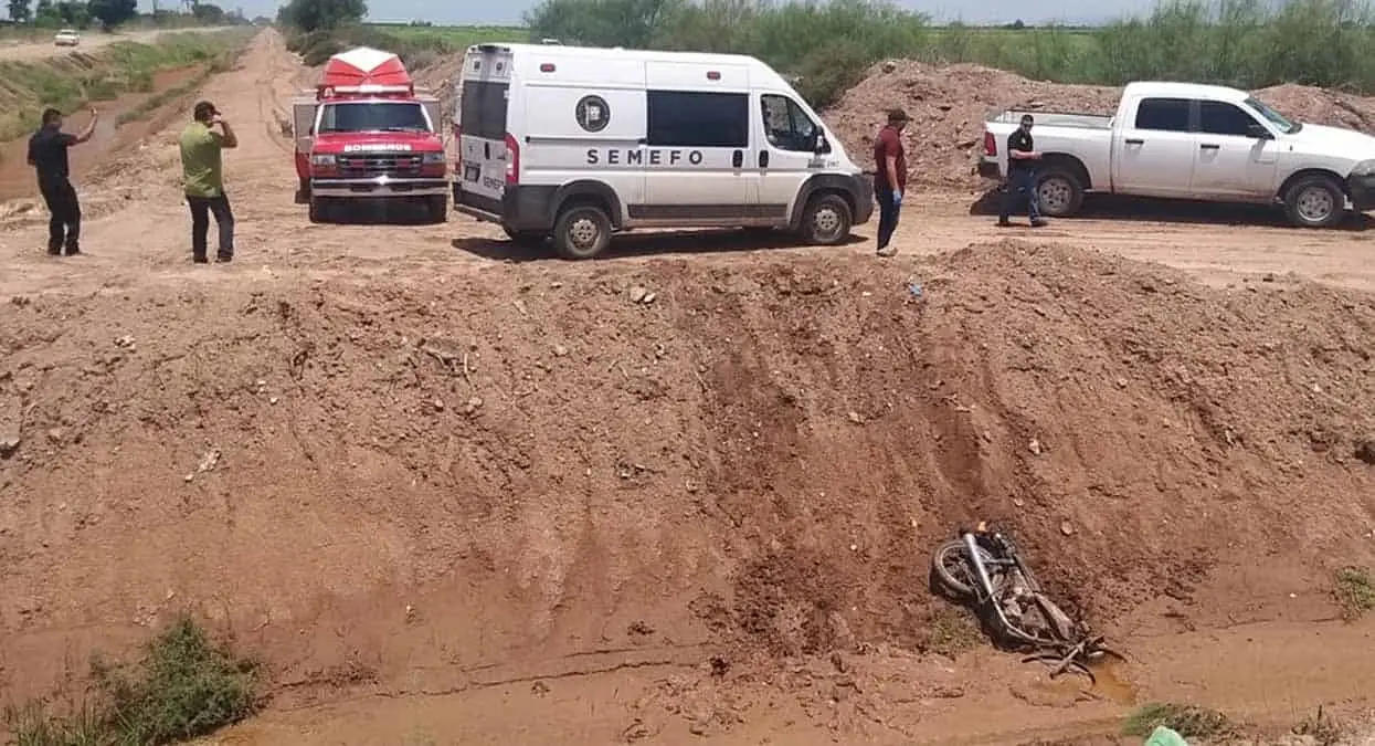 Muere motociclista al impactarse con talud en el Valle del Yaqui