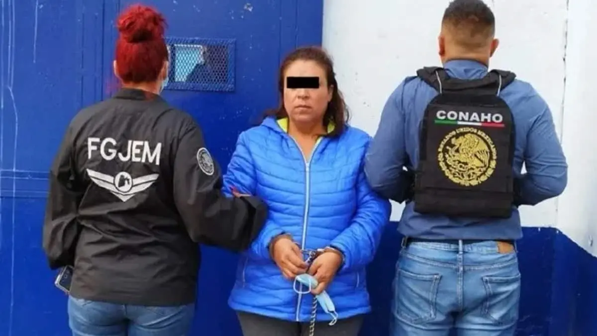 Detienen a mujer por asesinar a golpes a su hijastra de 12 años