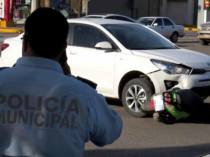 Se lesiona repartidor en céntrico choque Se lesiona repartidor en céntrico choque