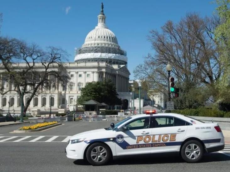 Hombre se suicida tras chocar su auto contra valla del Capitolio Hombre se suicida tras chocar su auto contra valla del Capitolio