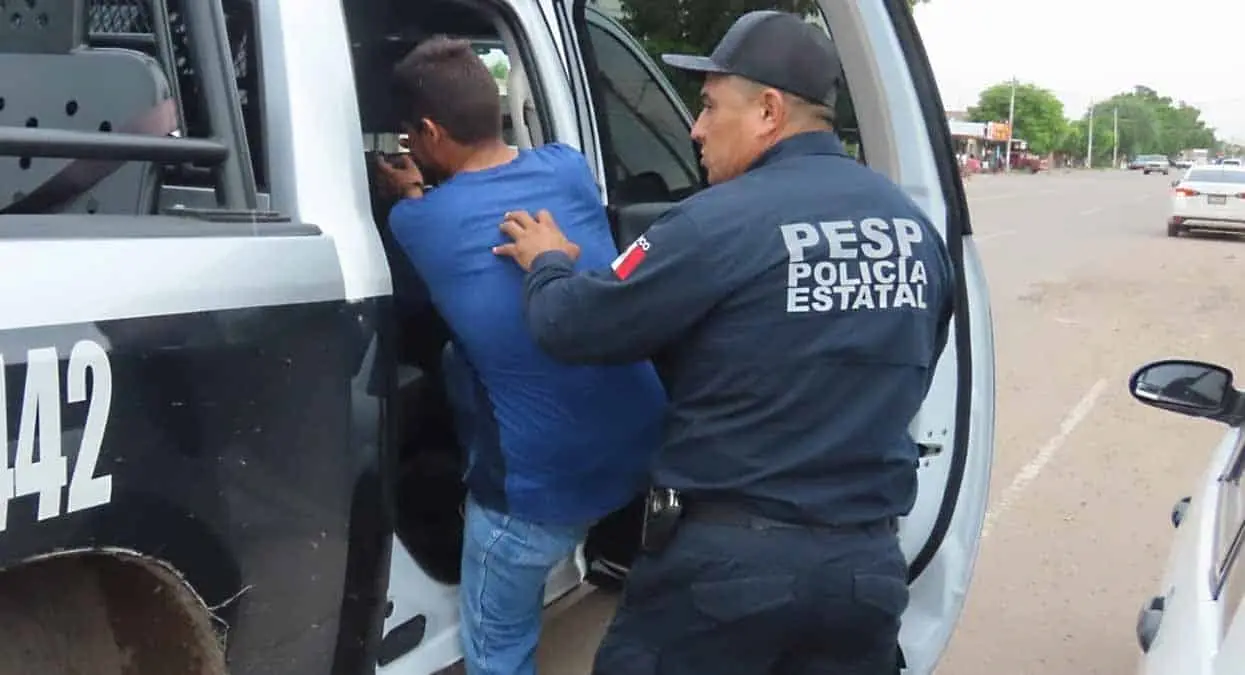 Se pone bravo al amenazar a una mujer y lo detienen