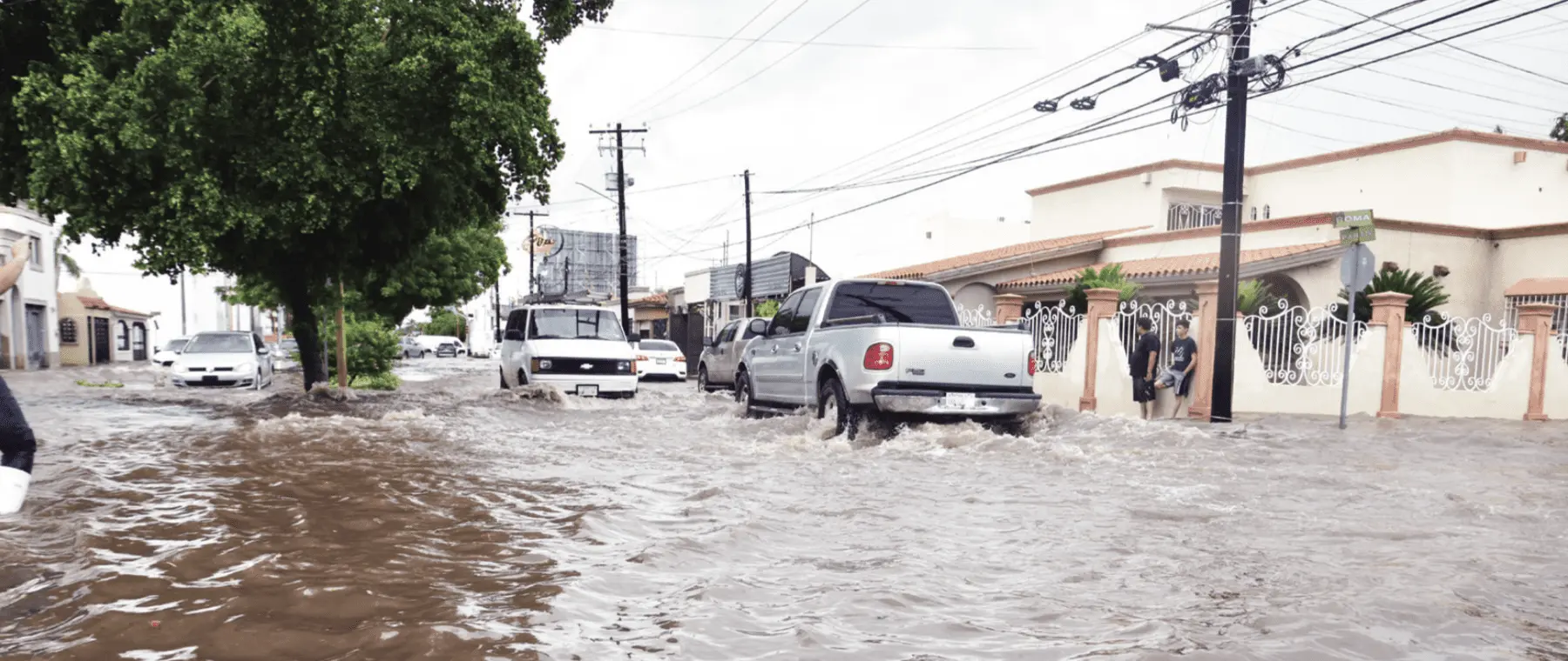 Le cae un rayo y muere en Sonora