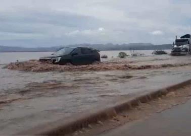 Se aventuran automovilistas en Puente Douglas