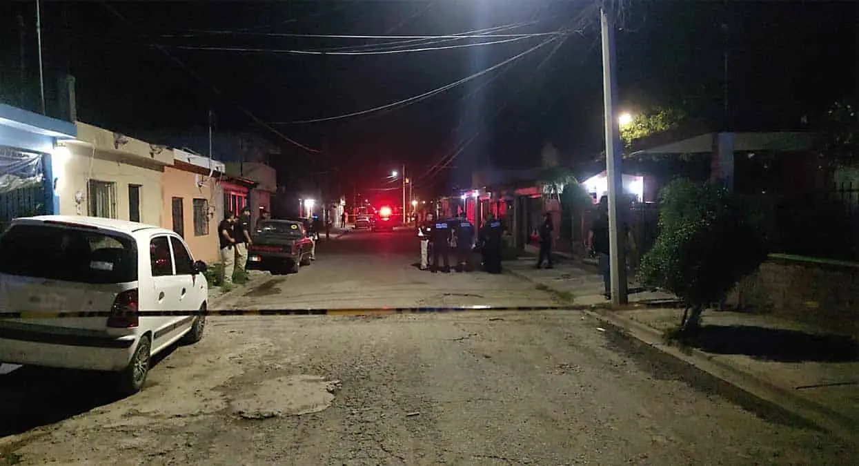 Se enfrentan a balazos de carro a carro