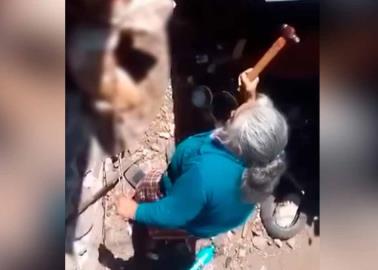 VIDEO: Graban a anciana matando a un perro a martillazos