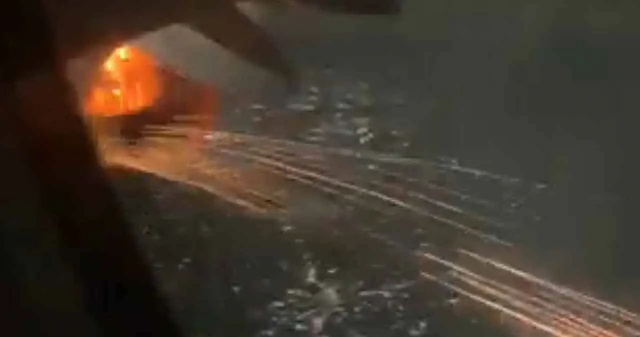 Video. Le falla un motor a avión de Viva Aerobús