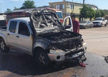 Camioneta se incendia en calles de Navojoa