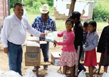 Llevan apoyos a guarijíos