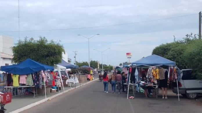 Demandan reubicación de tianguis de Huatabampo Demandan reubicación de tianguis de Huatabampo