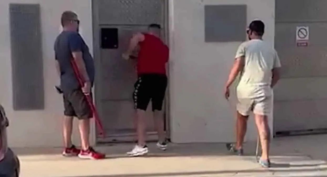 VIDEO. Sale al súper y al volver a su casa la halla invadida