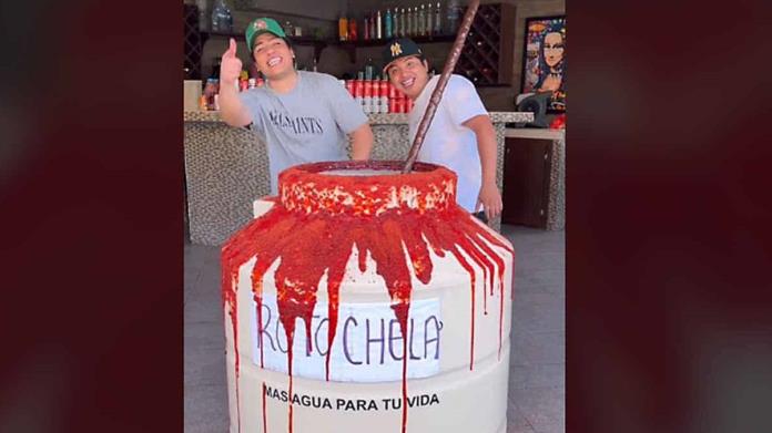 VIDEO: Tiktokers crean en tinaco la rotochela VIDEO: Tiktokers crean en tinaco la rotochela
