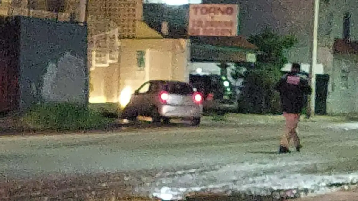 Tirotean vehículo en la 300
