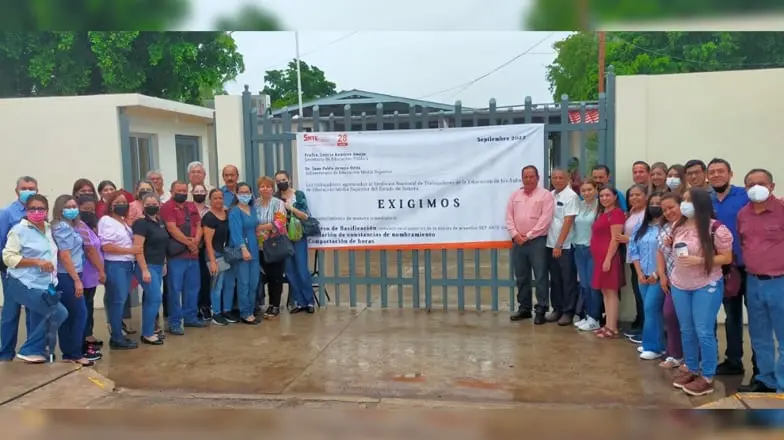 Protestan maestros del Cbtis 64