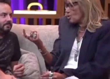 Video. Adela Micha se pasa de copas durante entrevista