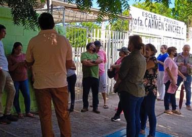 Exigen destitución de director