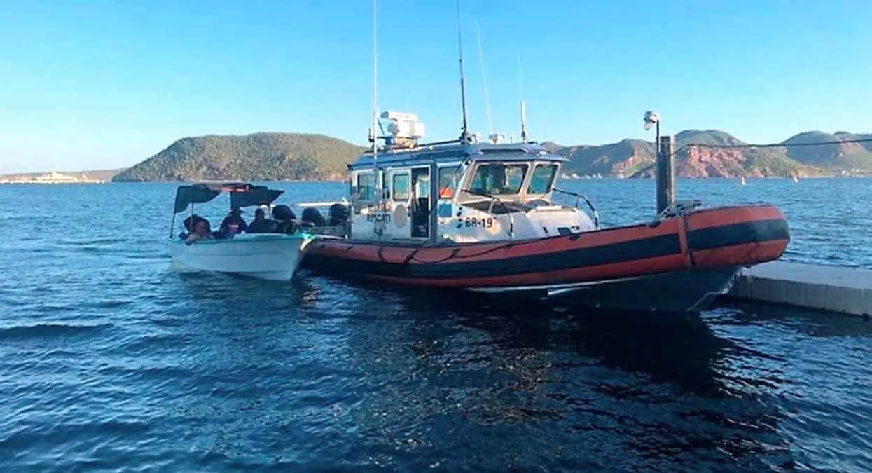Rescatan a pescadores en Guaymas
