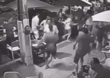 Video. Huyen de taquería y no saben ni porqué
