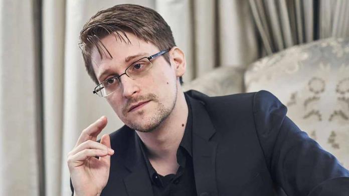 Vladimir Putin autoriza la ciudadanía rusa a exagente de la CIA Vladimir Putin autoriza la ciudadanía rusa a exagente de la CIA