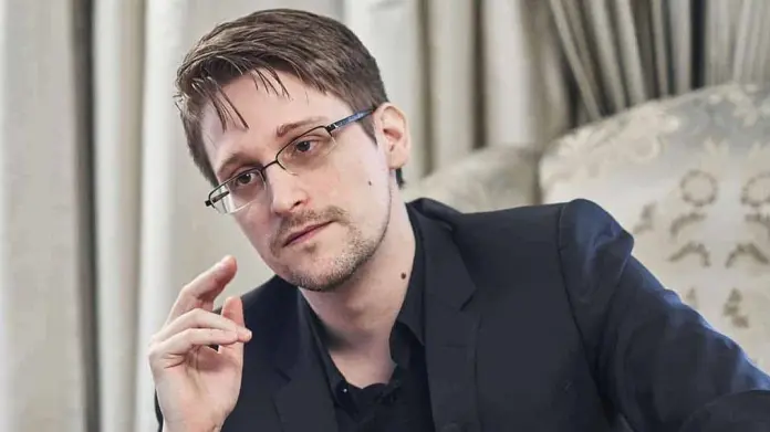 Vladimir Putin autoriza la ciudadanía rusa a exagente de la CIA Vladimir Putin autoriza la ciudadanía rusa a exagente de la CIA