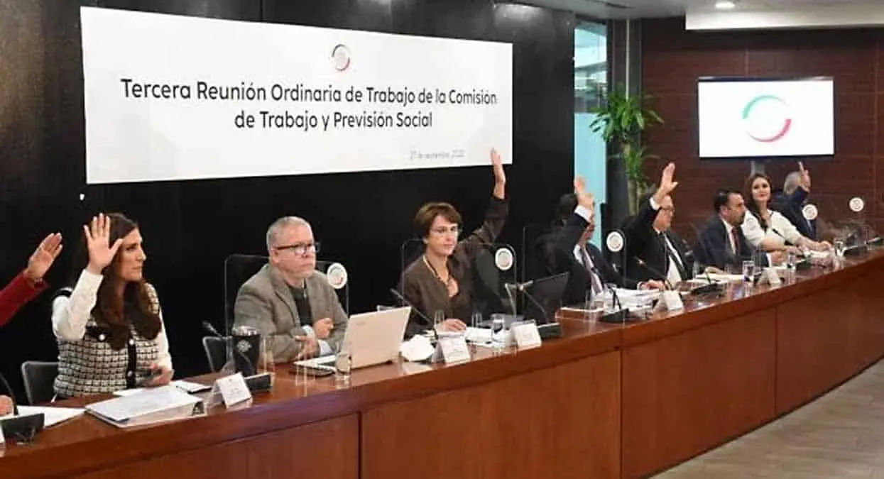 Senado aprueba dictamen para aumentar vacaciones en México