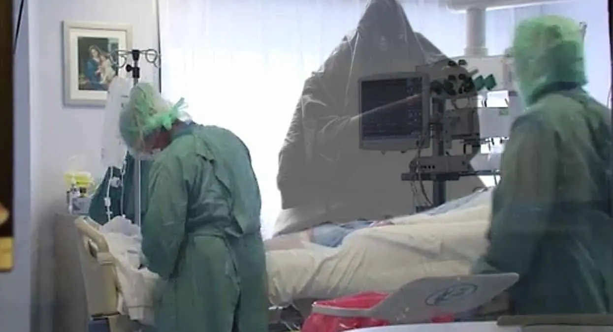 VIDEO. Juzgue usted: ¿es o no el ángel de la muerte en quirófano