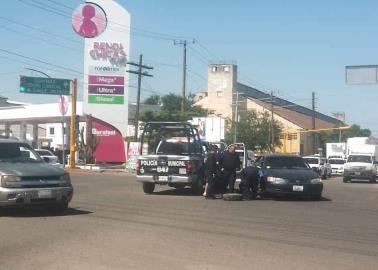 Policías municipales auxilian a automovilista