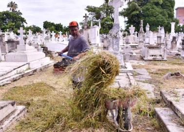 Trabajan en retiro de maleza en zonas enmontadas de la ciudad