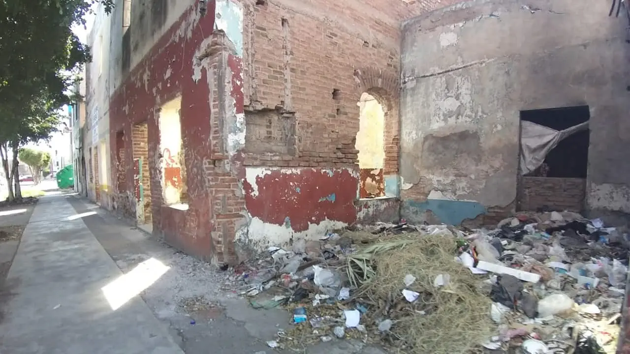 Llaman a denunciar edificios usados como basurero