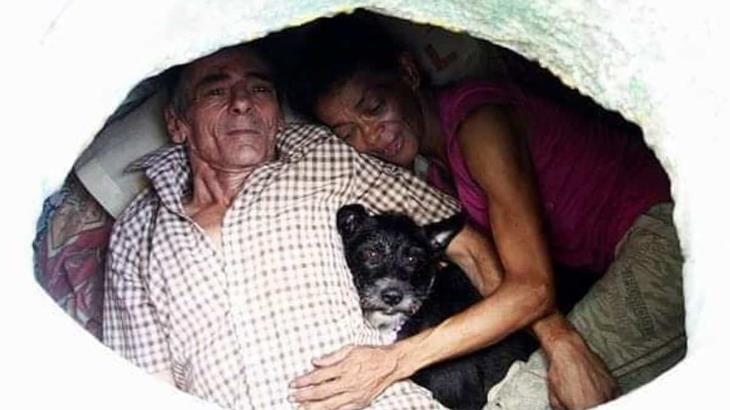 Pareja y su perrito vivieron en una alcantarilla más de 22 años